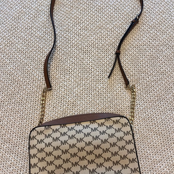Michael Kors purse in great condition - Picture 3 of 11